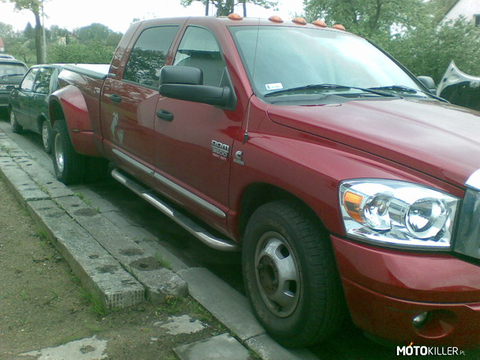 Dodge Ram 3500 HEAVY DUTY – U ,,mojego&quot; mechanika, niestety z uszkodzonym silnikiem 