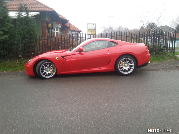 Częstochowskie Ferrari – Miła niespodzianka podczas powrotu ze szkoły. Pozdrawiam właściciela. 