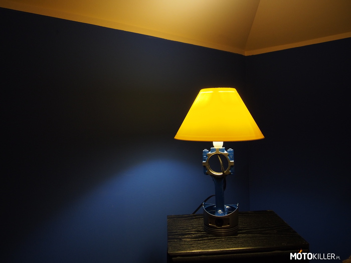 Lampka z tłoka – Taką oto lampkę spłodziłem ostatnio. 