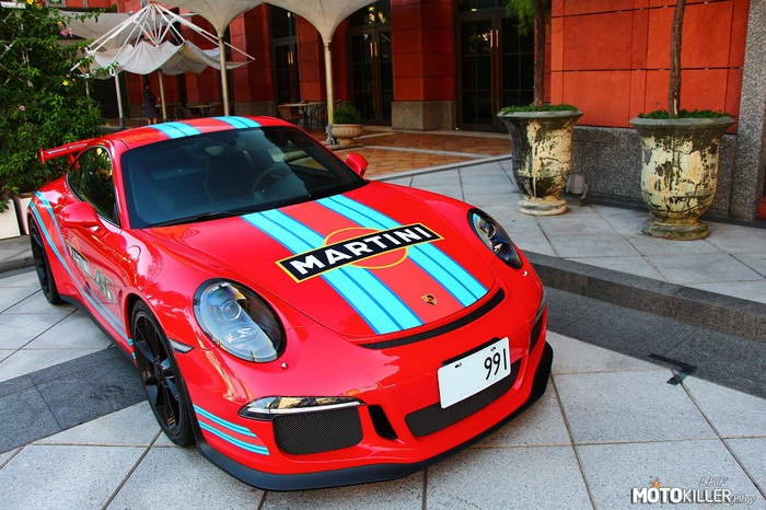 Porsche 911 GT3 – W barwach Martini. 