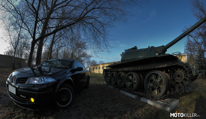 Megane i T34 – Kolejny raz z serii Megi w towarzystwie militariów. 