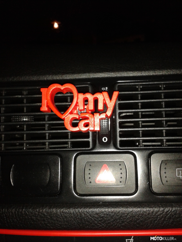 Taki oto zapaszek I&lt;3MyCar – Moje autko i tak wie że je mocno kocham ale to tak dla pewności. Zapach ma nie tylko bardzo ciekawy kształt ale również zapach. 