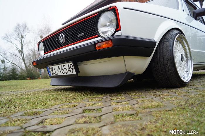 VW Golf Mk1 – Takie tam zdjęcia od przodu.
Niżej już nie będzie, oj nie. 