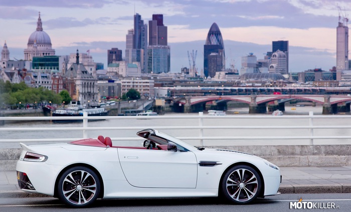 Aston Martin V12 Vantage Roadster –  