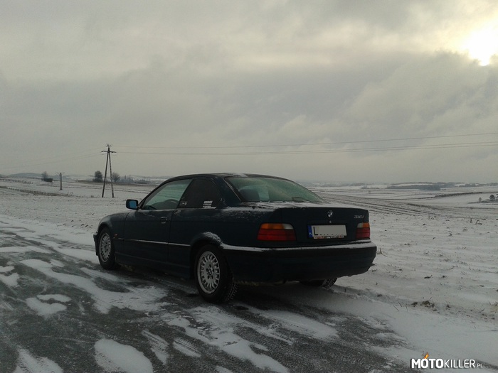 BMW E36 Boston – Niedzielny poranek z odrobiną zabawy na śniegu podczas powrotu do domu. 