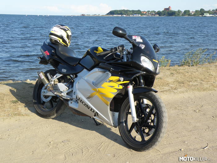 Japonka nad Bałtykiem – Mało motocykli trafia na główną. 