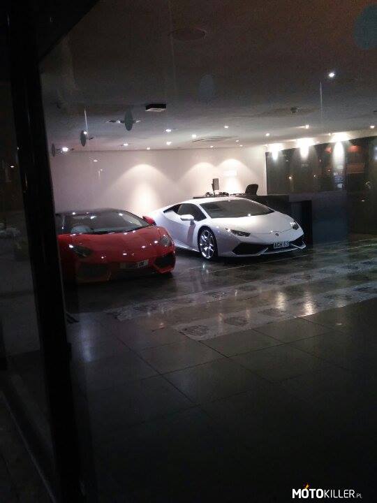 Huracan &amp; Aventador – Salon Lamborghini w Londynie, a w nim... 