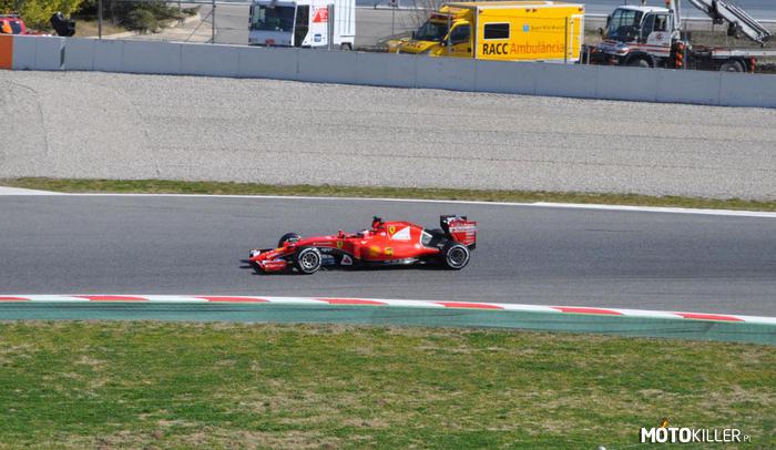 2015 - Dni testowe F1 – Dzień testów Formula 1 na torze Catalunya - Bolid Ferrari na sezon 2015. 