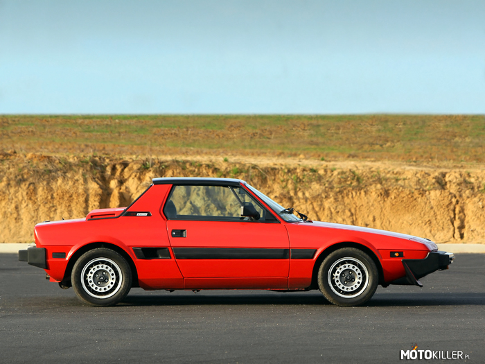 Ferrari które nazywa się Fiat! – X1/9 marzenie PRL i dziś niejeden chciałby mieć to niżeli jakaś corvette lub mustanga.
Według mnie jedno z czołówki najpiękniejszych i najbardziej ponętnych aut świata ever! 