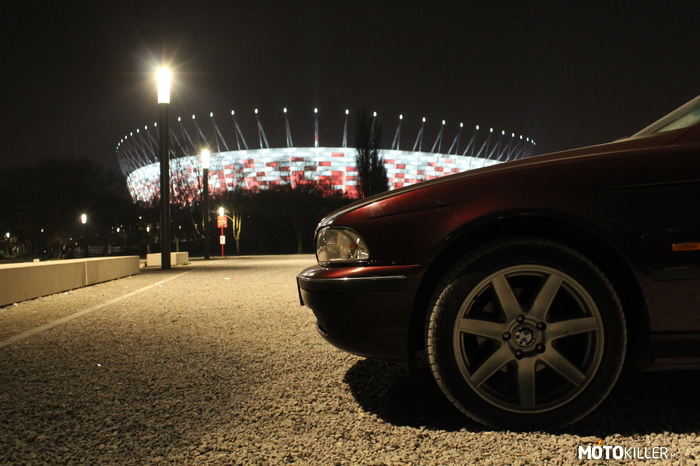 BMW E39 – Zdjęcie z małej sesji pod narodowym po zakończeniu otwarcia sezonu przez Warsaw Night Racing. 