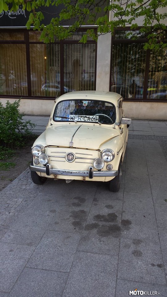 Fiat 500 – Fiacik spotkany przy Placu Grzybowskim w Warszawie. 