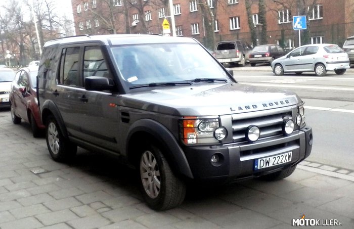 Land Rover Discovery – Może i nie za piękny ale napędza go nielicha jednostka v6. Napotkany we Wrocławiu. 