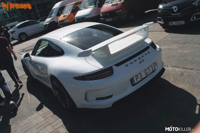 Porsche GT3 – Motor Show Poznań 2015

Dobre i piękne samochody stały nie tylko w halach targów. 