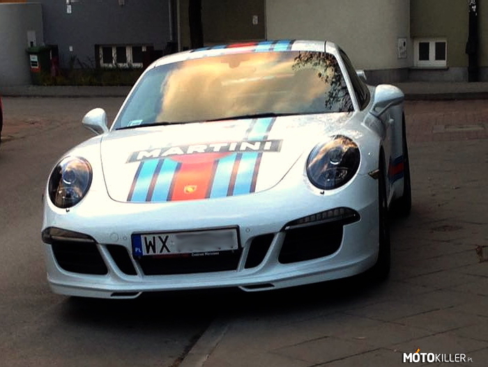 Porsche 911 Carrera S Martini Racing Edition – Jest to 1 z 80 egzemplarzy limitowanej edycji Porsche, która powstała by upamiętnić udział marki w wyścigach Le Mans. Silnik jaki zagościł w tej edycji to 3.8 litrowa jednostka o mocy 400KM. Przyśpieszenie do setki zajmuje około 4 sekund. 