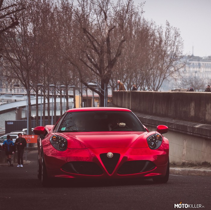 Alfa Romeo 4C –  