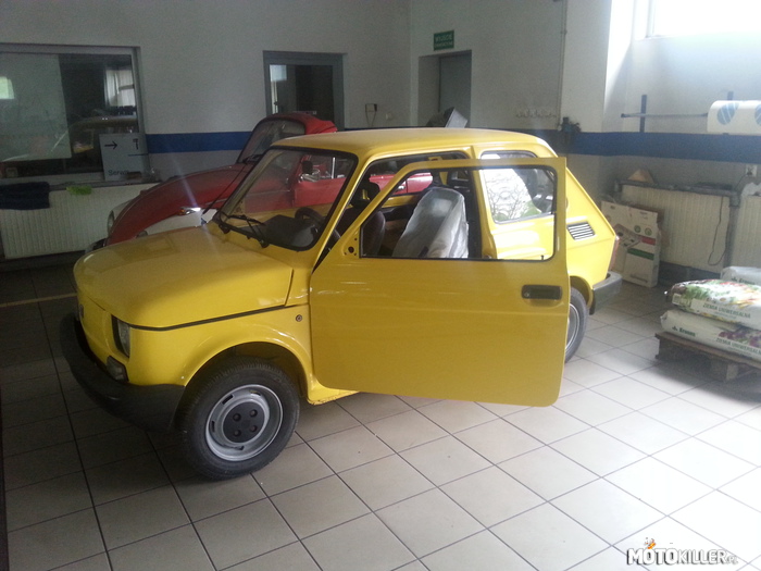 Odrestaurowany Fiat 126p –  