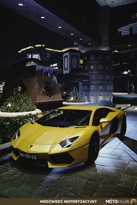 Lamborghini Aventador – Dziś Lamborghini zapowiedziało, że pierwszy SUV z bykiem na masce trafi do sprzedaży w 2018 roku. Włoska marka dołączy tym samym do grona producentów sportowych samochodów klasy premium do których należą min. Porsche, Maserati (z koncepcyjnym Kubangiem) oraz Aston Martin (z koncepcyjnym DBX). Czy próba zwiększenie udziału w rynku okaże się dobrą dezycją? 