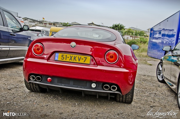 Alfa Romeo 8C – Złapane na parkingu w Holandii. 