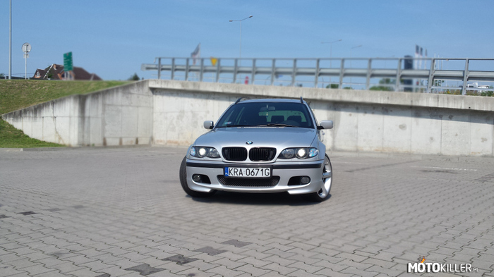 BMW E46 320D Touring – Moja bunia, kupiona 2 miesiące temu od fanatyka. BMW Przebieg oryginalny 263 tyś km, 183hp, 404Nm. Felgi 19&quot;, z przodu 8 cali, z tyłu 9 cali. Przód 225x35, tył 235x35. Oświetlenie ledowe. Środek ALCANTARA. 
