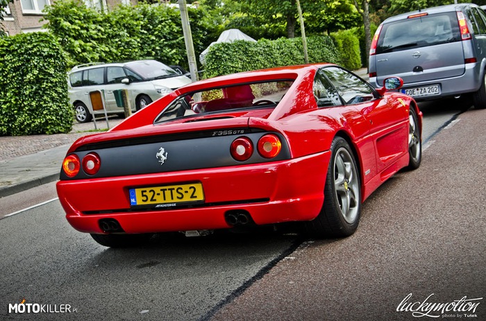 Ferrari 355 GTS –  