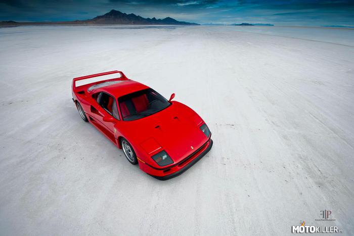 Ferrari F40 – Ujęcia tego auta można oglądać w nieskończoność. 