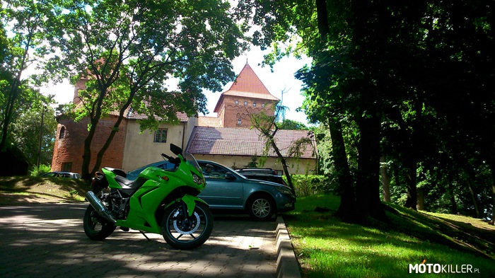 Kawasaki Ninja 250R – Zielonego nigdy dość, wakacyjny wypad na zamek w Nidzicy. 