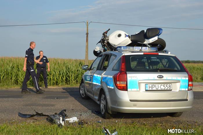 Polska policja – Wczoraj w gminie Witkowo policja w dość spektakularny sposób zatrzymała uciekającego motocyklistę z pasażerem.  Uciekinierzy trafili do szpitala. 