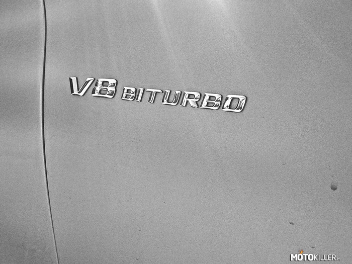 V8 Biturbo AMG – Złapany po pracy. 