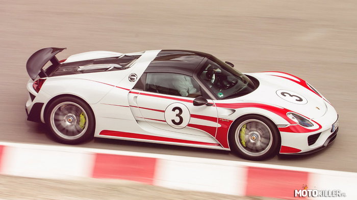 Porsche 918 Spyder – 887 KM, 1280 Nm, 0-100 km/h – 2,6 s, V maks. – 325 km/h 