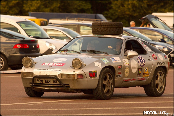 Porsche 928 –  