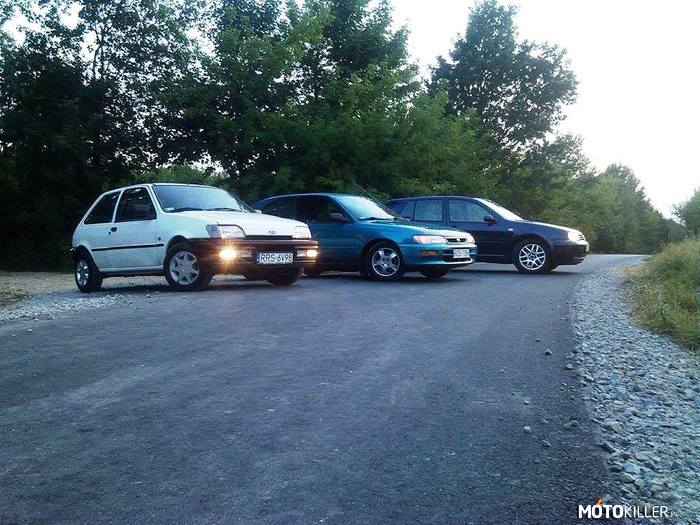 Niedzielny wieczór – Ford Fiesta XR2i, Toyota Corolla E10, Volkswagen Golf Mk4. 