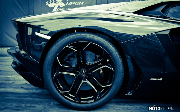 Lamborghini Aventador –  