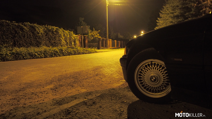 BMW e36 – Nocne zabawy aparatem.
Auto kolegi, swoje wkrótce zabiorę na małą sesję. 