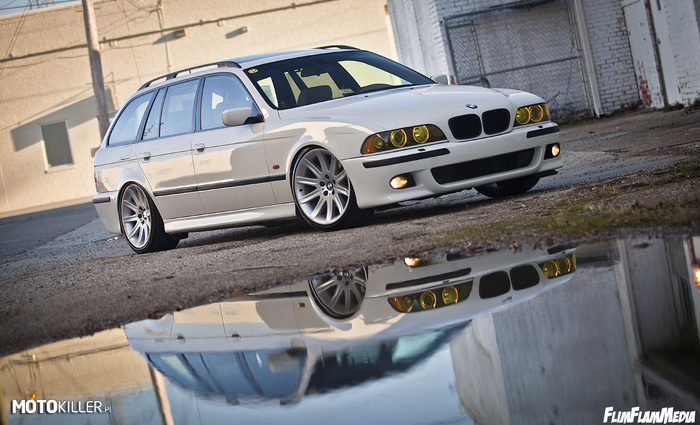 BMW M5 E39 –  