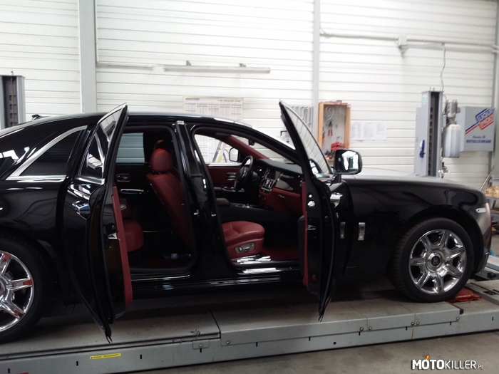 Rolls-Royce Ghost – Kolejny ciekawy wóz z mojej pracy. Wnętrze pojazdu robi wrażenie ;) 