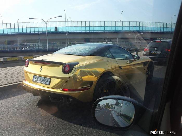 Ferrari California – Nie tylko w Dubaju mają złote Ferrari. 