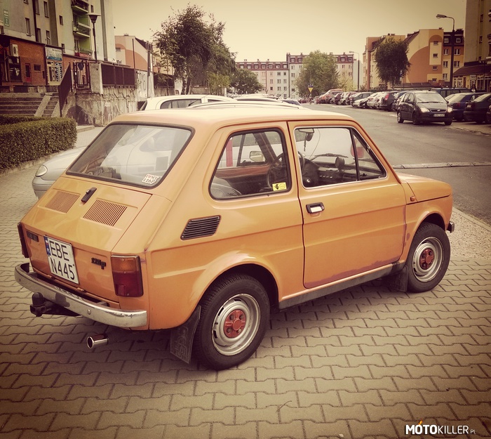 Polski klasyk – Ostatnio w rodzinnym mieście natrafiłem na takiego Fiata 126p. Zachowany w całkiem niezłym stanie. Na właściciela nie trafiłem, więc szczegółów nie znam. Jaki rocznik obstawiacie? 