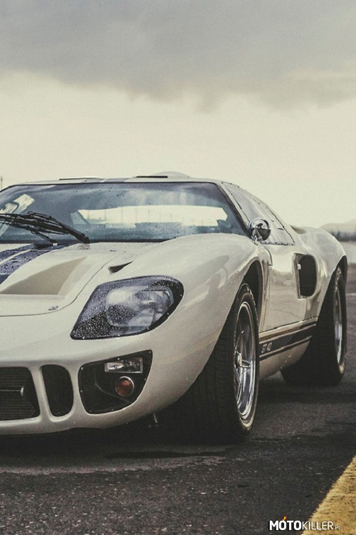 Ford GT40 –  