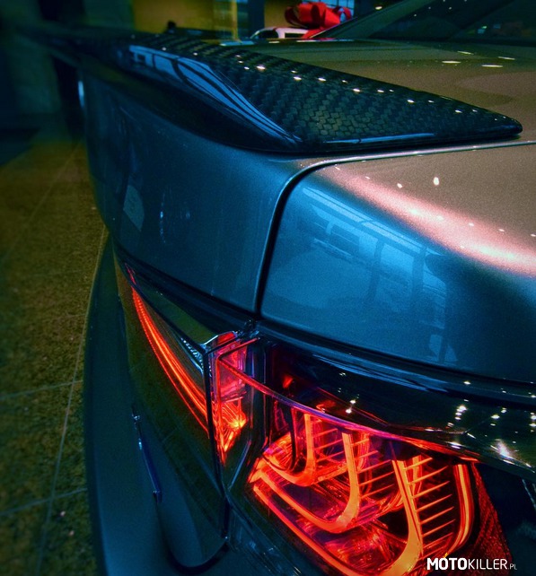 Lexus GFS – Magia w tylnych lampach. 