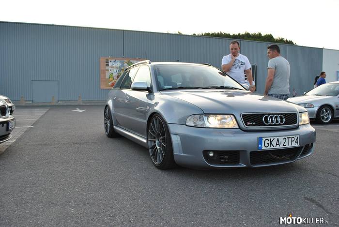 Audi RS4 –  