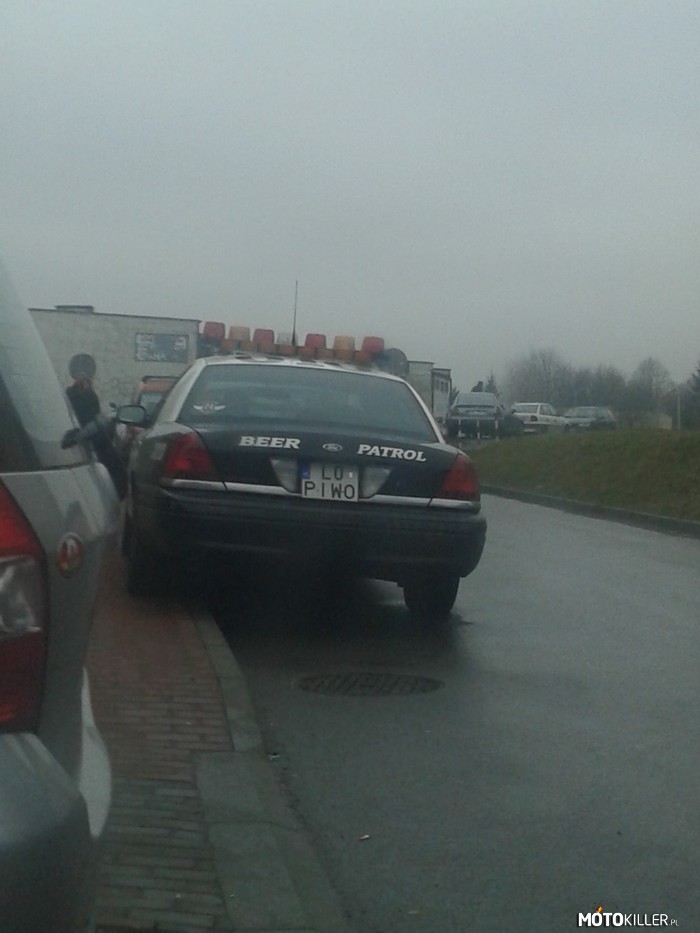 Ford Crown Victoria Police – Radiowóz spotkany w Zamościu. Myślę, że właściciel nie pogniewa się jak zamieszczę tutaj. Wybaczcie za jakość. 