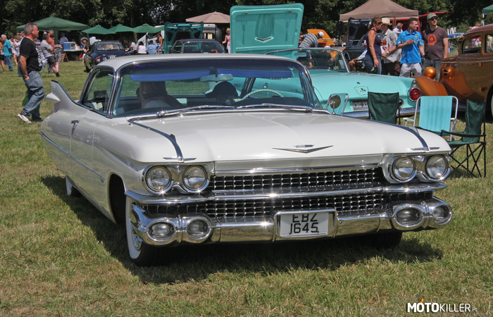 Cadillac Series 62 –  