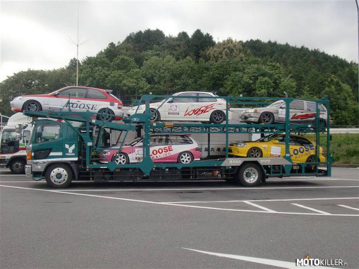 Honda Racing – Tak drużyna Loose Racing transportuje swoje samochody. 