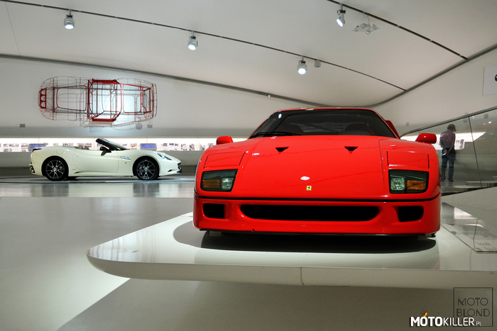 Ferrari F40 – Klasyczne Ferrari F40 kontra nowoczesna California! Które wybieracie? 