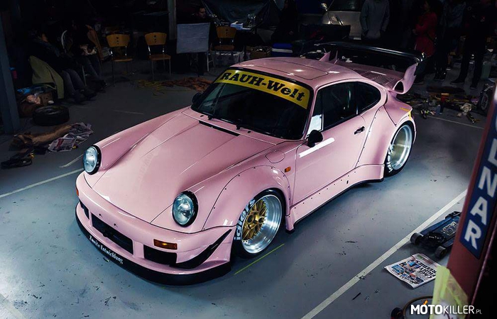 Porsche 911 RWB –  