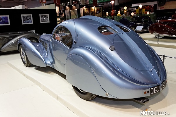 Bugatti Atlantic – Charakterystyczne przetłoczenie przez środek auta do którego nawiązuje najnowszy model, czyli Chiron 
