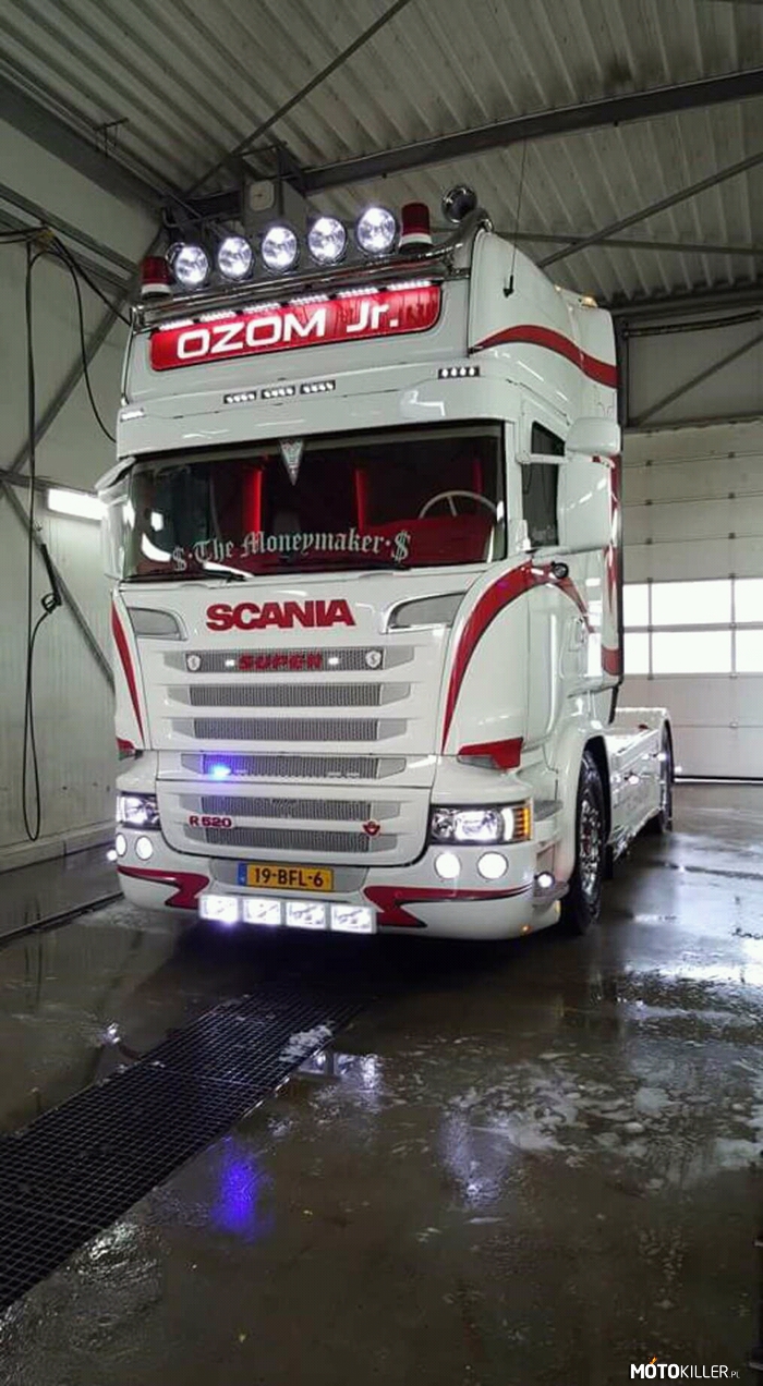 Scania R520 V8 –  