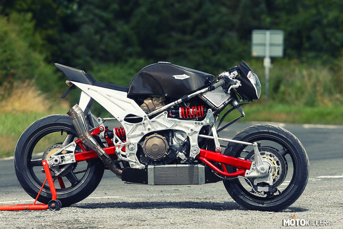 Custom – Motocykl zbudowany praktycznie od zera przez jednego człowieka. Więcej info w źródle. 