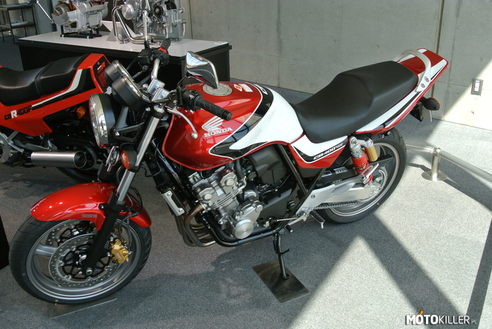 Honda CB400 VTEC –  