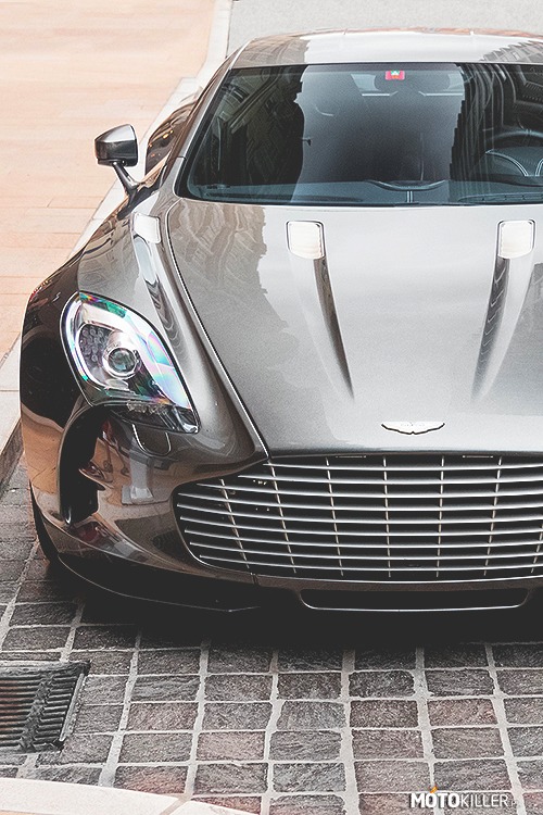 Aston Martin One 77 –  